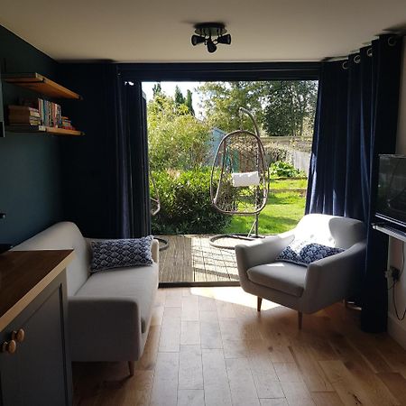 Modern 1-Bed Apartment, Plus Parking, Near Oxford And The Jr Exterior photo