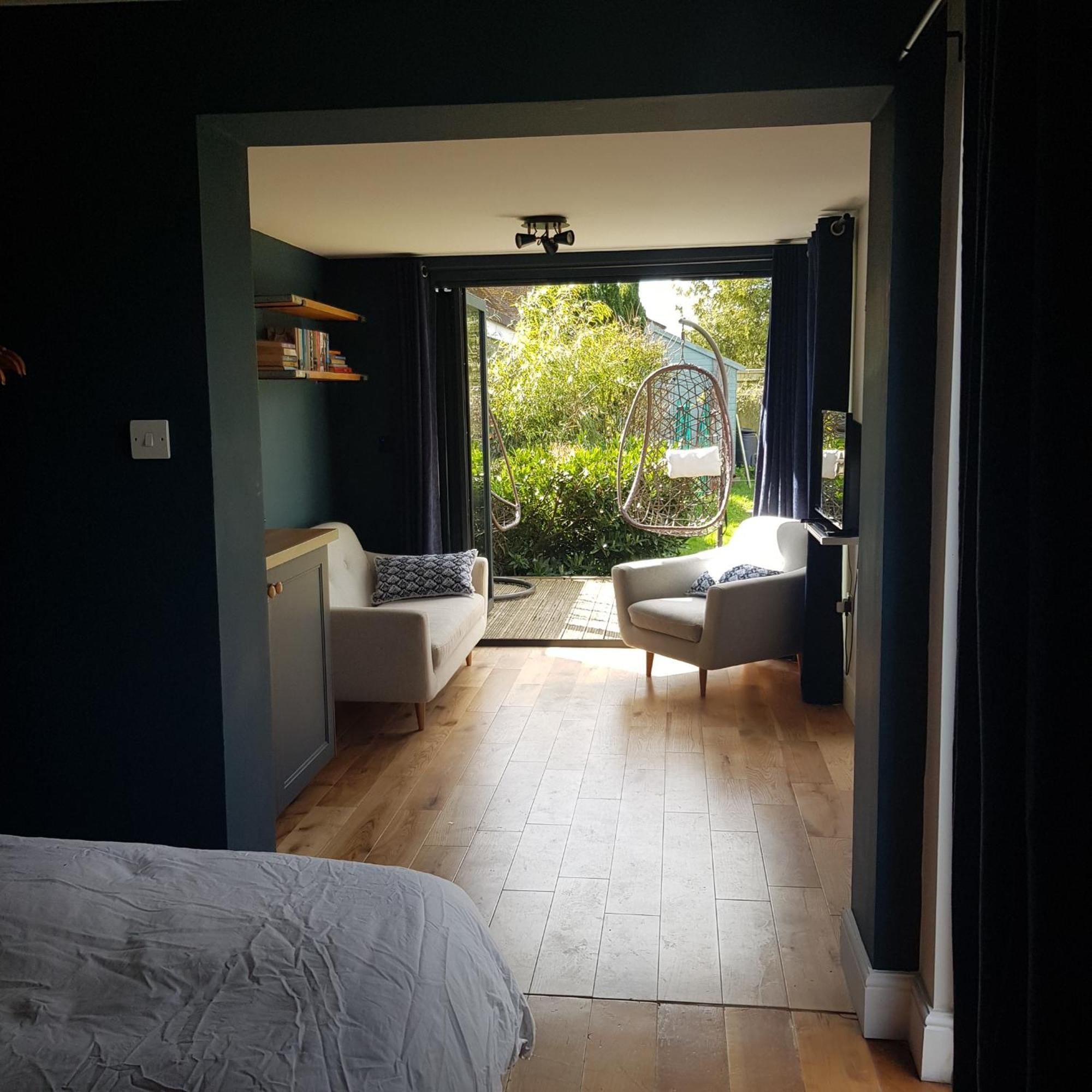 Modern 1-Bed Apartment, Plus Parking, Near Oxford And The Jr Exterior photo